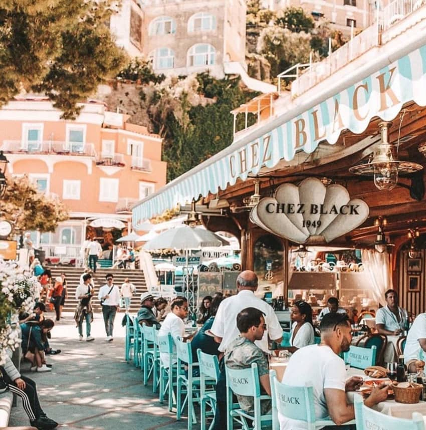 Chez-Black-Positano-blue-styling-cozy